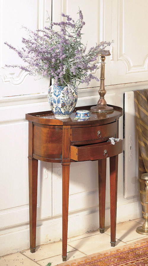 Richelieu-bedside-table-phone-table