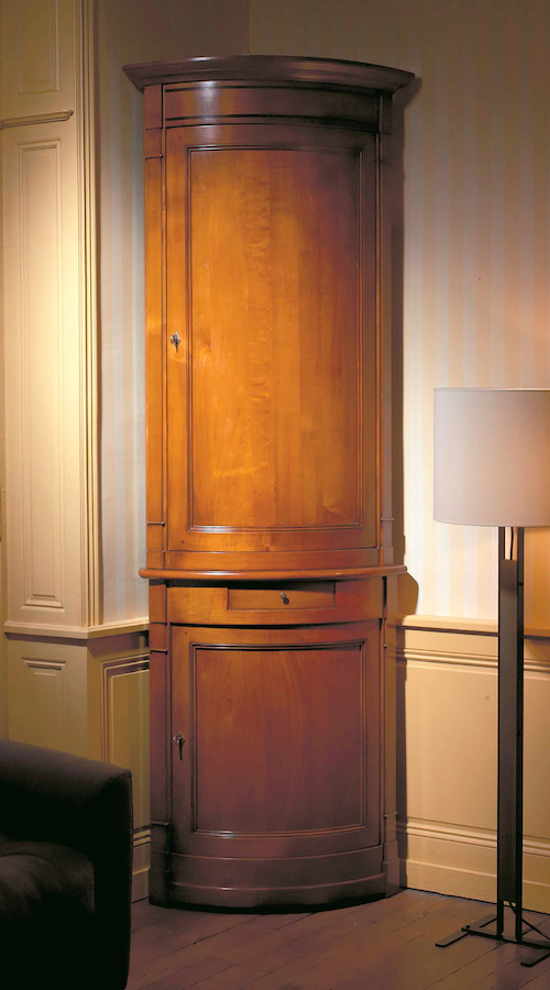 richelieu-four-door-corner-cabinet